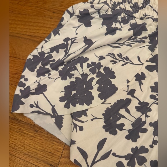 CALIA by Carrie Underwood Swim Collection Mid Rise Flutter Shorts Size S - Picture 3 of 5